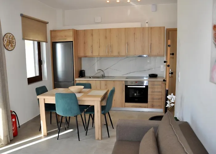 Alkioni's Nest Apartment *